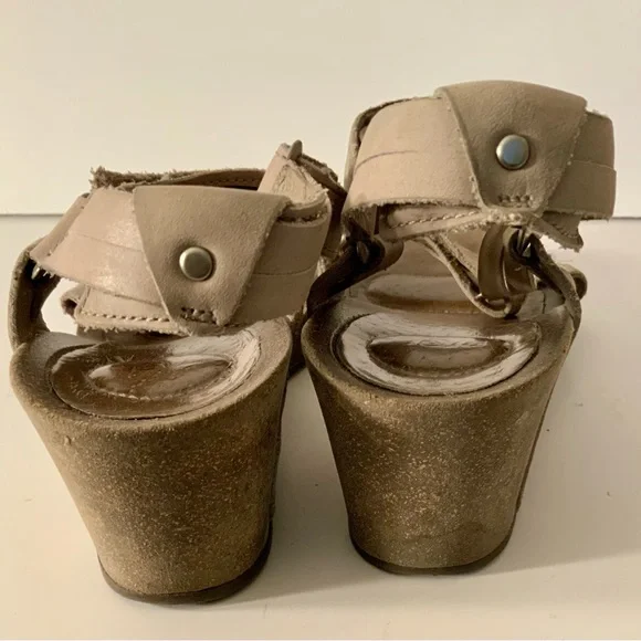 NWOT..TEVA leather  Sandals - Picture 5 of 10